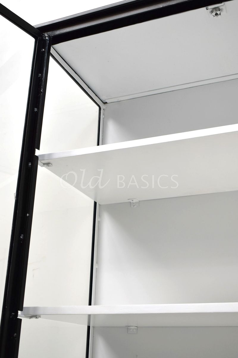 Detail van Apothekerskast Ivar Ladre NB, zwart, materiaal staal